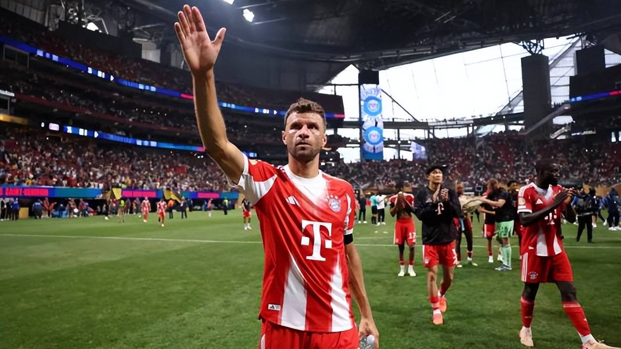 开云体育穆古鲁扎意外战胜拜仁，出色防守引爆全场！全场沸腾不已(穆古鲁扎颜值)